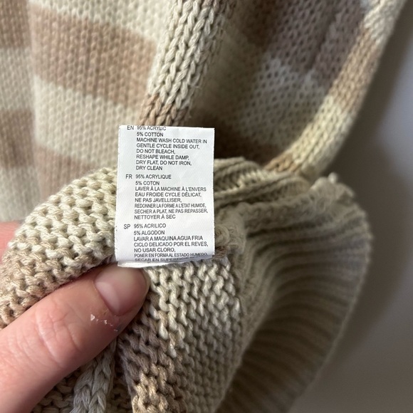 🎉4/30$🎉 Striped Knit V-Neck Sweater Vest – Medium 🤎 - Picture 4 of 5